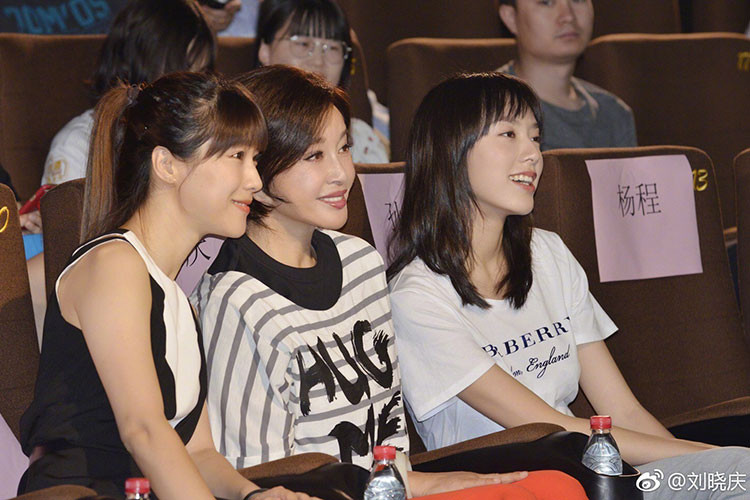 Vẻ trẻ trung, rạng rỡ giúp Lưu Hiểu Khánh ghi điểm với khán giả.