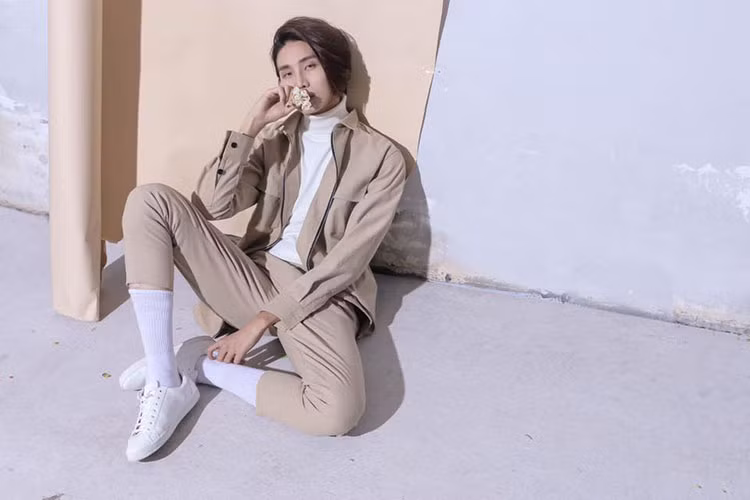 Mid Nguyễn bén duyên làm người mẫu sau khi lọt vào mắt xanh của NTK Đỗ Mạnh Cường vào năm 2015.