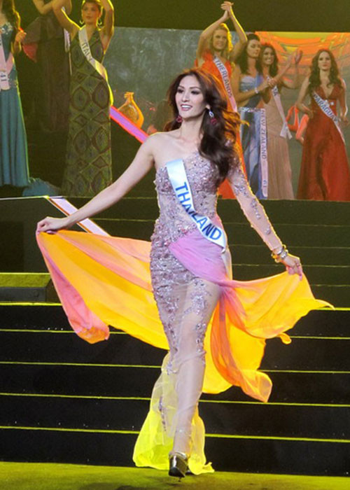 Trúc Diễm kể trước đêm chung kết, người bạn chung phòng của cô - đại diện Thái Lan cố ý chiếm phòng vệ sinh nhiều giờ liền khiến cô thể không vào chuẩn bị đồ. Ảnh: Nguoilaodong