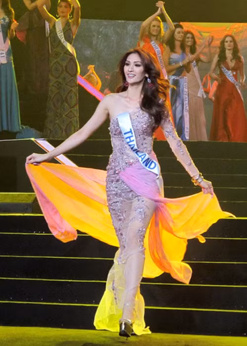 Trúc Diễm kể trước đêm chung kết, người bạn chung phòng của cô - đại diện Thái Lan cố ý chiếm phòng vệ sinh nhiều giờ liền khiến cô thể không vào chuẩn bị đồ. Ảnh: Nguoilaodong