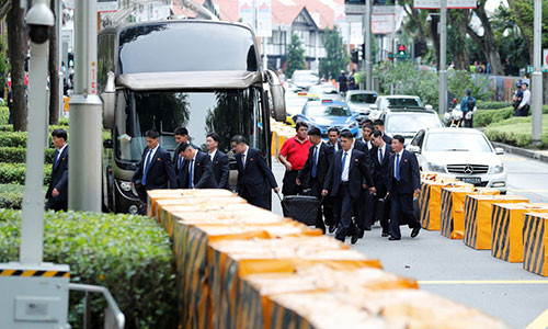 Phái đoàn Triều Tiên tại Singapore ngày 10-6 - Ảnh: REUTERS Phái đoàn Triều Tiên tại Singapore ngày 10-6 - Ảnh: REUTERS