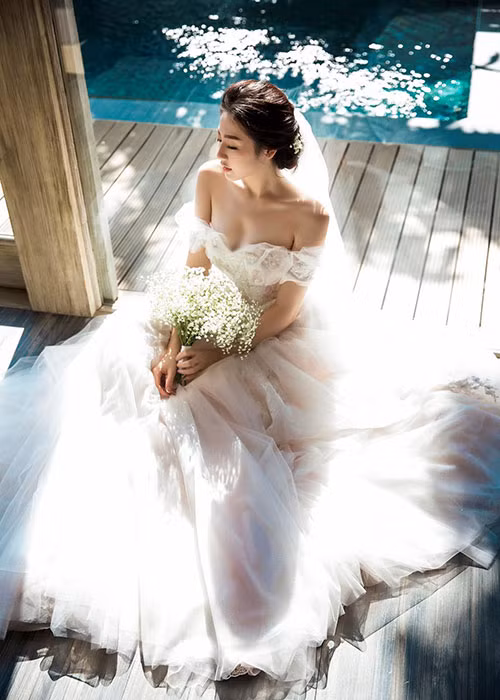 Một số ảnh cưới của Tú Anh cũng vừa được chia sẻ. Ảnh: Phunuvagiadinh