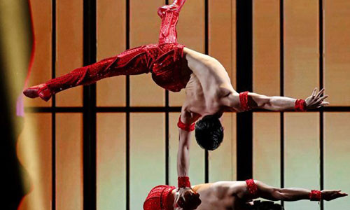 Màn trình diễn của Quốc Cơ - Quốc Nghiệp. Ảnh: Metro