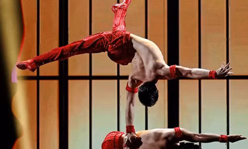 Màn trình diễn của Quốc Cơ - Quốc Nghiệp. Ảnh: Metro