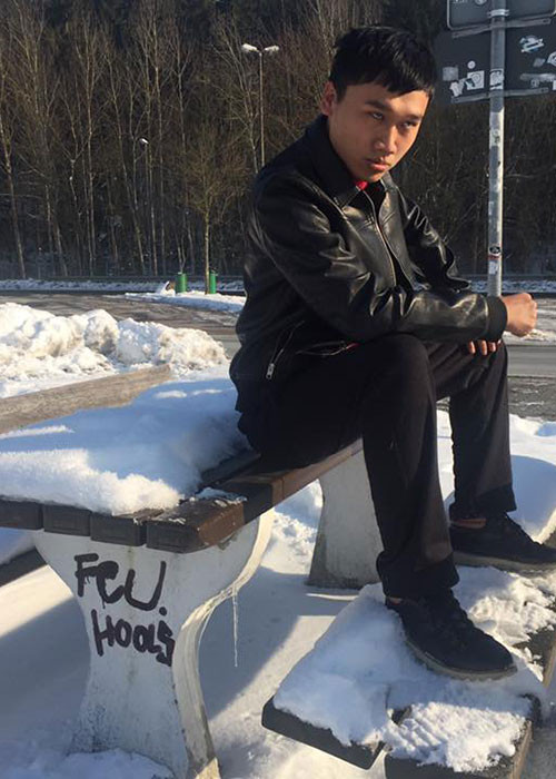 Khoảnh khắc xấu lạ của Xuân Nghị khiến nhiều người thích thú.