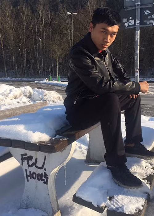 Khoảnh khắc xấu lạ của Xuân Nghị khiến nhiều người thích thú.