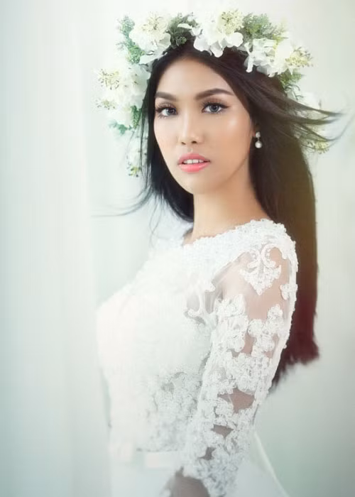 Gần đây, nữ siêu mẫu vướng tin đồn sắp lên hoa với doanh nhân Tuấn John. Ảnh: Nguoiduatin