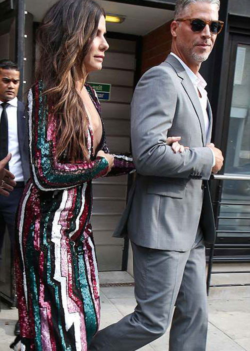 Ngoài ca sĩ Rihanna, buổi ra mắt phim "Băng cướp thế kỷ" còn có sự góp mặt của nữ diễn viên Sandra Bullock.