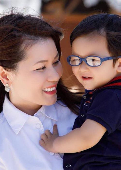 Con trai của Đan Trường tròn 16 tháng tuổi là một trong những tin tức sao Việt trong ngày 27/6.