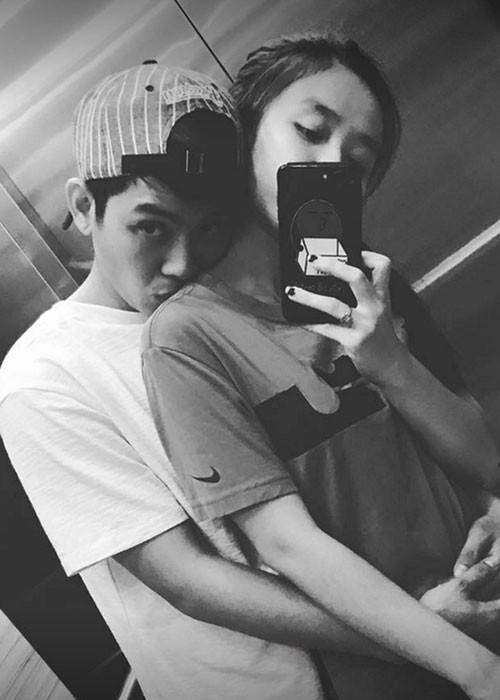 Khoảnh khắc tình tứ của Hoài Lâm bên Hoàng Ngọc thường xuyên được cả hai chia sẻ trên trang cá nhân. Ảnh: FBNV