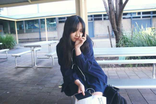 Em gái Bảo Anh sinh năm 2002, từng xuất hiện cùng chị gái tại một số sự kiện giải trí. Ở tuổi 16, Bảo An sở hữu gương mặt xinh xắn, nụ cười tỏa nắng và nhiều đường nét giống chị gái Bảo Anh.