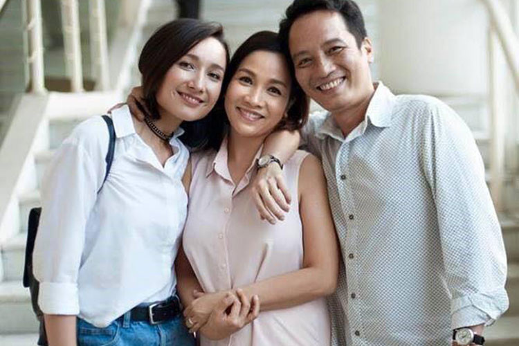 Diva Mỹ Linh nổi tiếng là người mẹ kế hết lòng yêu thương con riêng của chồng - Anna Trương.