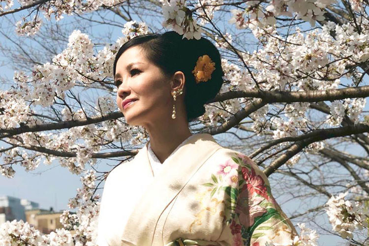 Hồng Nhung và người chồng đầu tiên chia tay vì nữ ca sĩ đi diễn nhiều, không muốn sinh con còn chồng thì ghen với sự nghiệp của vợ.