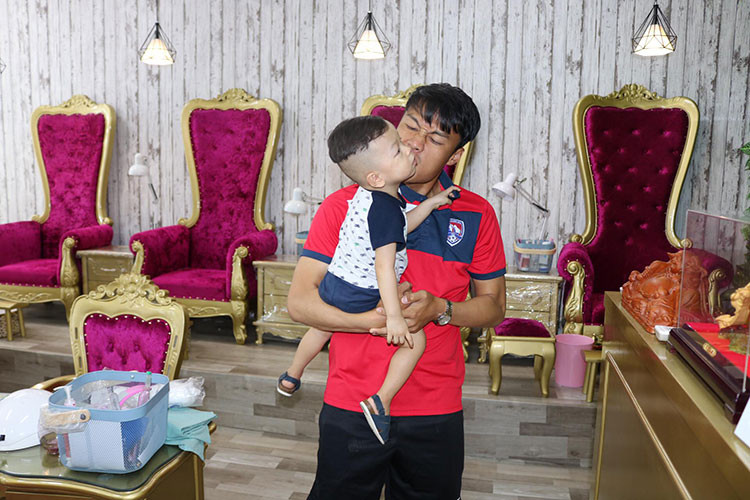 Kỳ Hân bày tỏ rất nhớ ông xã Mạc Hồng Quân. Kỳ Hân bày tỏ rất nhớ ông xã Mạc Hồng Quân.