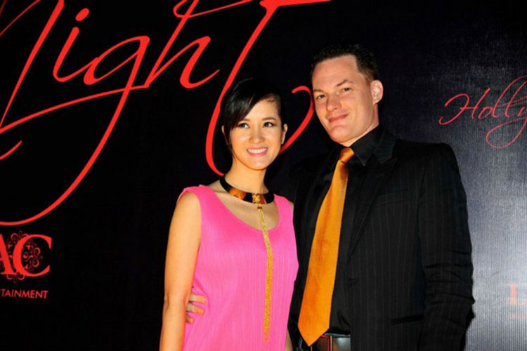 Ông xã của Hồng Nhung không hoạt động trong làng giải trí nhưng hết lòng ủng hộ công việc ca hát của vợ. Ảnh: Giaoducvietnam