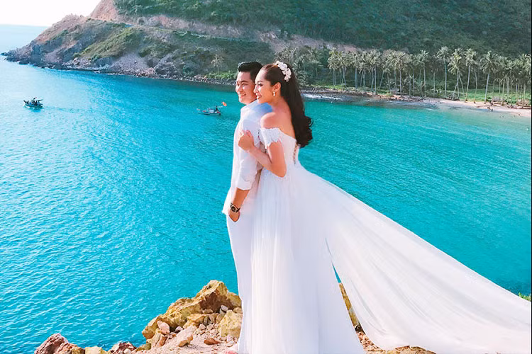 Sau 3 năm hẹn hò, Đặng Thu Thảo và bạn trai hơn 5 tuổi đã quyết định tiến tới hôn nhân.