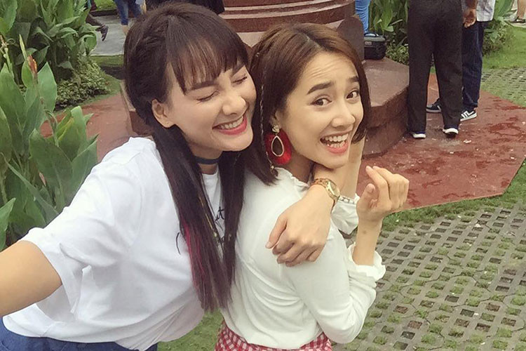 Trong "Ngày ấy mình đã yêu", Bảo Thanh và Nhã Phương đóng vai đôi bạn thân cùng làm công việc thiết kế. Ảnh: FBNV