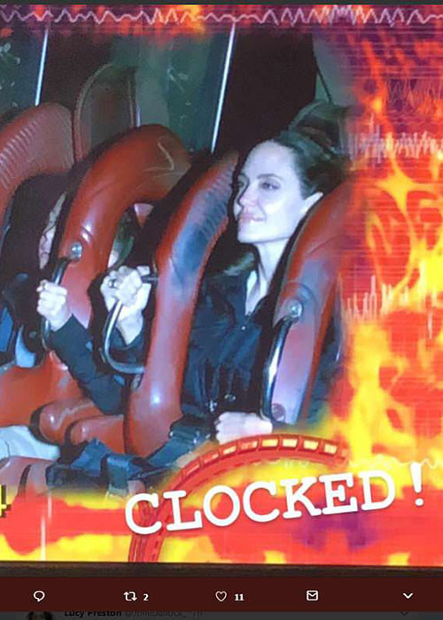 Angelina Jolie đang ở Anh quay phim "Maleficent 2". Tuy nhiên, nữ diễn viên đã dành cả ngày thứ hai mới đây để đi chơi công viên cùng các con nhân dịp sinh nhật của cô. Angelina Jolie đang ở Anh quay phim "Maleficent 2". Tuy nhiên, nữ diễn viên đã dành cả ngày thứ hai mới đây để đi chơi công viên cùng các con nhân dịp sinh nhật của cô.