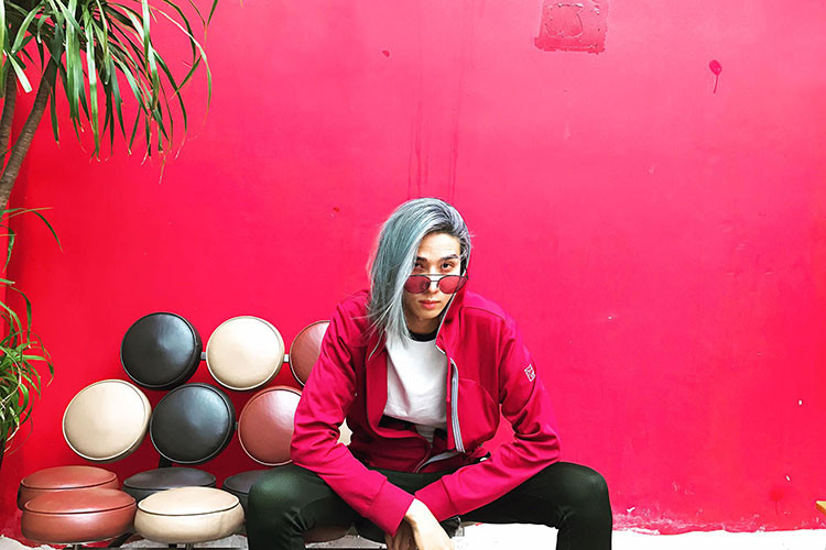 Ngoài làm người mẫu, Mid Nguyễn hiện là một chuyên gia trang điểm. Trước đây, anh còn làm nhiều công việc khác.