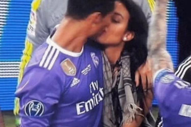 Dù bận rộn, Georgina luôn đến cổ vũ bạn trai thi đấu. Ảnh: Dailymail