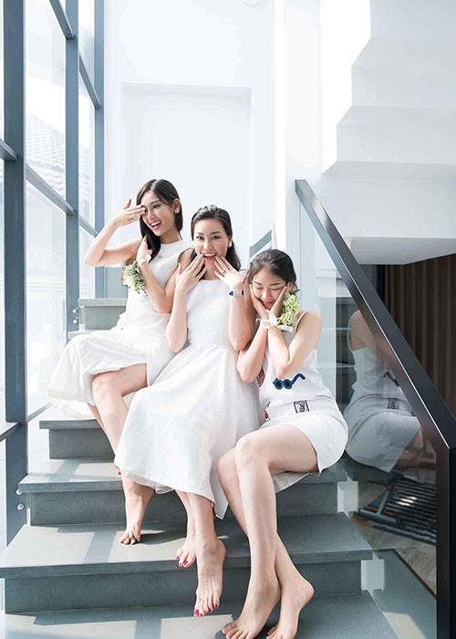 Em gái út của siêu mẫu Phạm Thùy Linh vẫn muốn thi đại học nên đến chiều ngày 9/6 mới nộp hồ sơ thi Hoa hậu Việt Nam 2018. Ảnh: FBNV