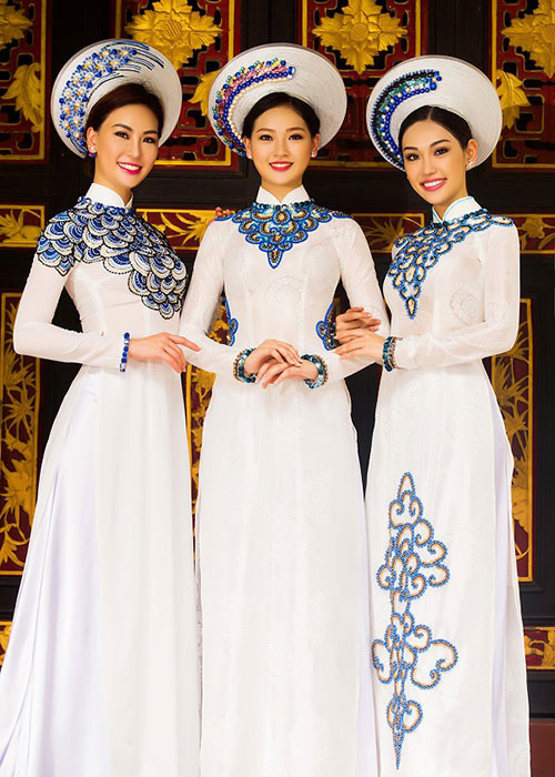 Theo lời siêu mẫu Phạm Thùy Linh, mẹ của cô thích các con hoạt động trong showbiz nên ủng hộ các con hết mình. Ảnh: giadinhvatreem