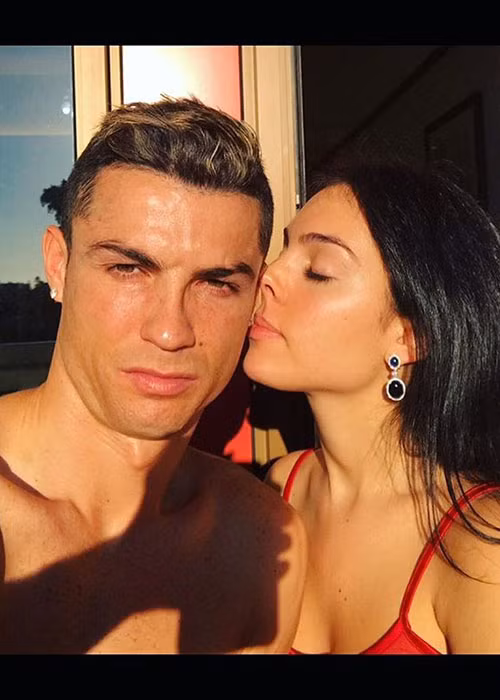 Cặp đôi đã chào đón cô con gái chung Alana Martina vào tháng 11/2017.