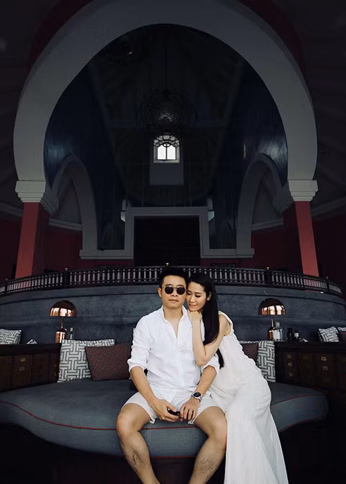 Dương Thùy Linh cũng được gia đình chồng yêu thương. Người đẹp chia sẻ cô và mẹ chồng quan tâm nhau như mẹ đẻ con gái.