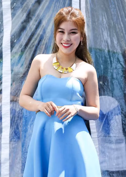 Vân Anh sở hữu gương mặt khả ái, vóc dáng cân đối.