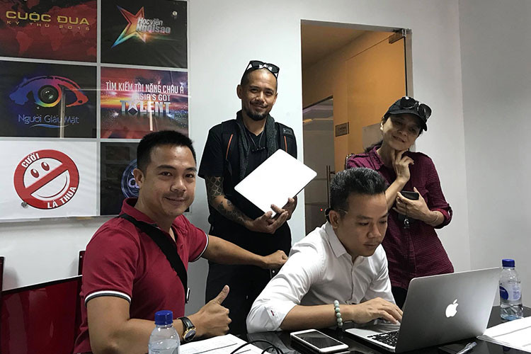 Nam đạo diễn phim "Hậu duệ mặt trời" từng mời Sơn Tùng M-TP và Isaac đóng nam chính nhưng cả hai đều từ chối.