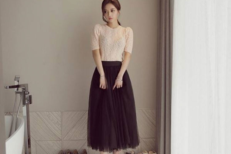 Dẫu vậy, chỉ trong thời gian ngắn, chiếc váy công chúa có phần “bánh bèo” này đã chinh phục không chỉ trẻ em Việt mà còn cả những cô nàng đã lớn yêu thời trang.