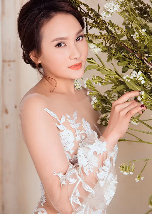 Sự nghiệp của Bảo Thanh cũng lên như diều gặp gió. Sau "Sống chung với mẹ chồng", cô tái xuất màn ảnh nhỏ với vai nữ thứ trong bộ phim sắp lên sóng "Ngày ấy mình đã yêu".