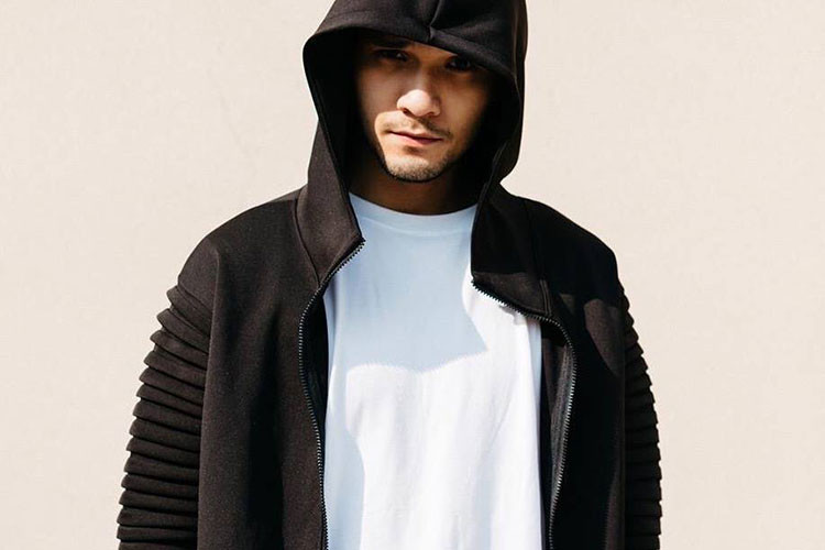 Nhikolai sở hữu gương mặt thư sinh nhưng hiện quyết định để râu, xăm hình và ăn mặc khác vì muốn thay đổi hình ảnh sang nam tính, trưởng thành hơn.