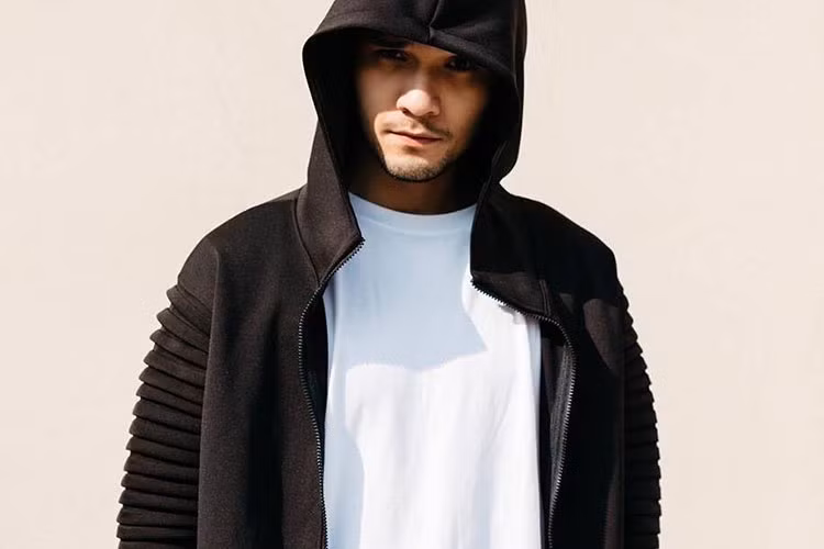 Nhikolai sở hữu gương mặt thư sinh nhưng hiện quyết định để râu, xăm hình và ăn mặc khác vì muốn thay đổi hình ảnh sang nam tính, trưởng thành hơn.