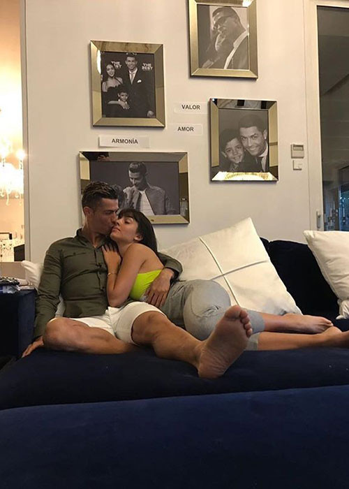 Ronaldo tỏa sáng ở World Cup 2018. Hậu phương vững chắc của anh là người mẫu Georgina Rodriguez. Ảnh: FBNV