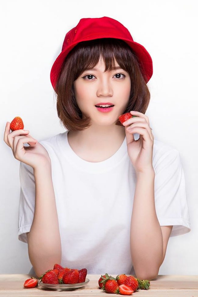 Em gái Bùi Anh Tuấn là Bùi Minh Tâm, sinh năm 1997, hiện đang là sinh viên của một trường Đại học Quốc tế - Đại học Quốc gia TP.HCM.