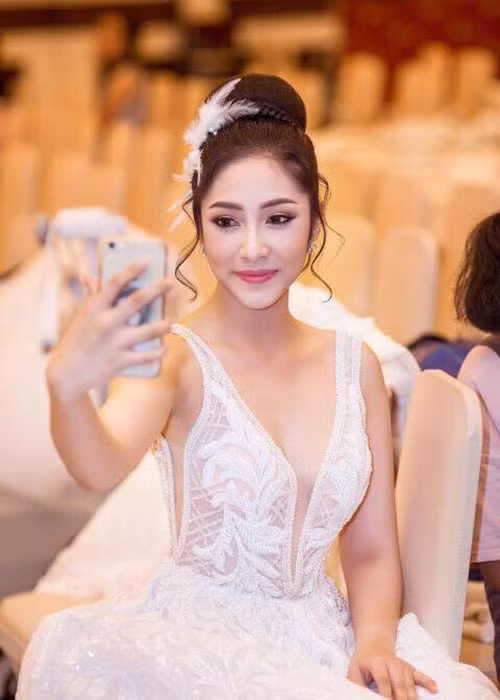 Đặng Thu Thảo từng vướng một số lùm xùm. Đáng chú ý, tháng 11/2017, cô quyết tâm từ bỏ danh hiệu Hoa hậu Đại dương sau những ồn ào của cuộc thi Hoa hậu Đại dương mùa giải năm 2017.