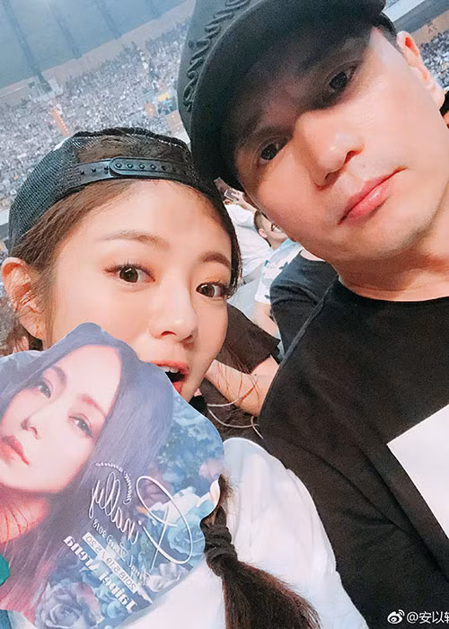 An Dĩ Hiên đang có cuộc sống hạnh phúc bên ông xã.