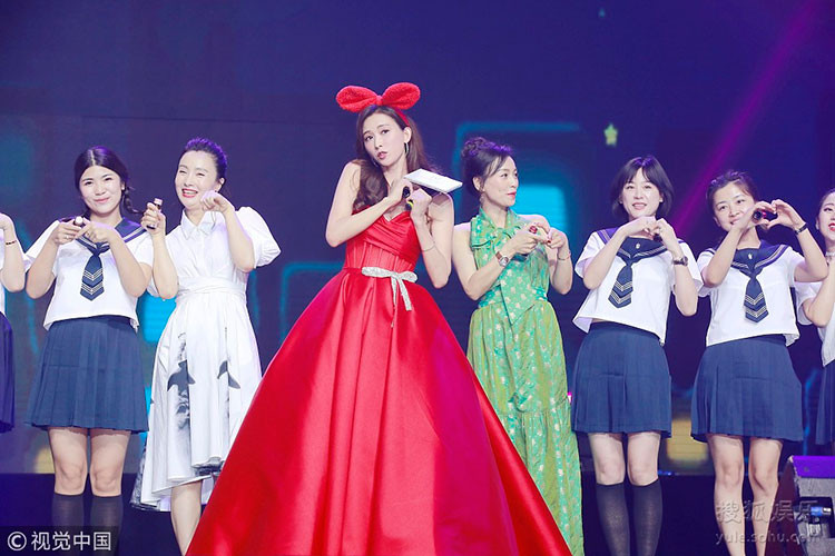 Hình ảnh Lâm Chí Linh, Trương Đình và Đào Hồng nhí nhảnh tại sự kiện.