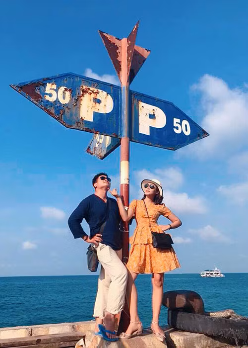 Hoa hậu Đặng Thu Thảo nhí nhảnh bên chồng sắp cưới.