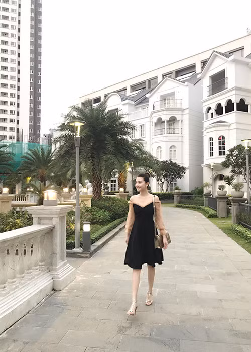 Gái một con Ngọc Duyên khoe vóc dáng thon gọn.