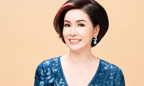 Đăng quang đã lâu, nhan sắc của Bùi Bích Phương vẫn mặn mà.