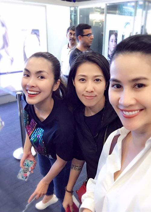 Thân Thúy Hà chia sẻ hình ảnh bên Tăng Thanh Hà và vợ của Phạm Anh Khoa.