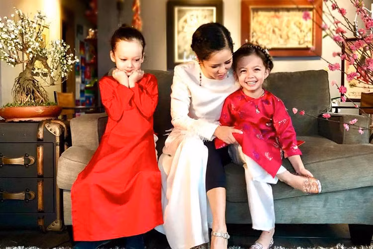 Bé Tôm càng lớn càng kháu khỉnh.