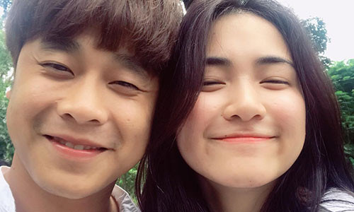 Hòa Minzy bên bạn trai hiện tại. Ảnh: FBNV