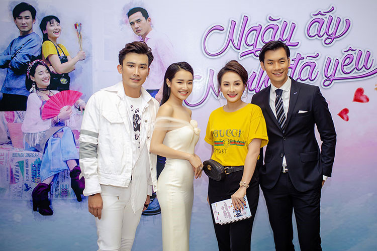 Bằng tuổi, Bảo Thanh hiện đã bà mẹ một con trong khi Nhã Phương chưa lên xe hoa. Ảnh: NVCC