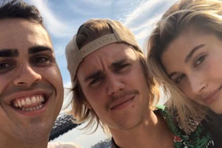 Một nguồn tin khác tiết lộ, đôi uyên ương tay trong tay ra về khi rời một câu lạc bộ đêm tại Miami và ngày 17/6 vừa qua. Ảnh: Twitter