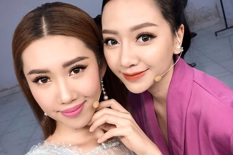 Băng Di, Thúy Ngân hội ngộ tại một gameshow. Cả hai hiện gây chú ý khi tham gia đóng phim "Gạo nếp gạo tẻ".