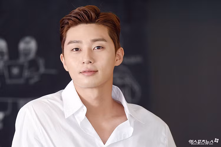 Hình ảnh Park Seo Joon nam tính đầy cuốn hút trong một bộ ảnh. Ảnh: xportsnews