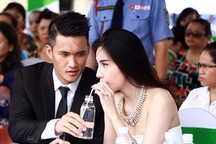 Bên nhau được gần 10 năm và có một cô con gái, tình cảm Thủy Tiên - Công Vinh vẫn rất mặn nồng. Ảnh: Phunutoday